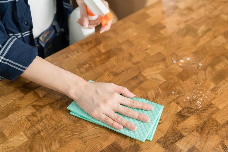 Jangan Asal Lap! Ini 5 Langkah Bersihkan Furnitur Kayu
