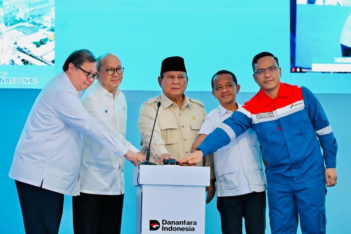 Presiden Prabowo Subianto saat melakukan groundbreaking proyek hilirisasi nasional tahap II di Refinery Unit IV Cilacap, Provinsi Jawa Tengah pada Rabu (29/4/2026).
