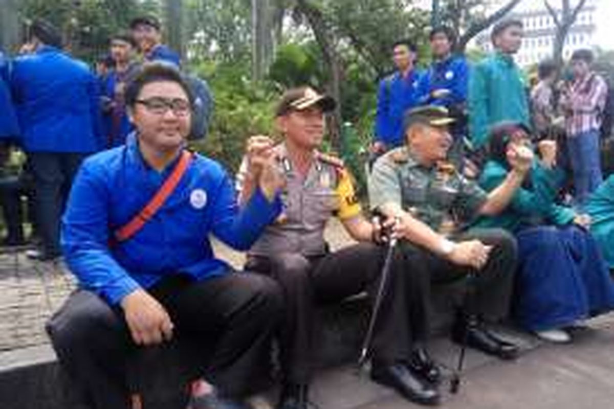 Kapolres Metro Jakarta Pusat, Kombes Dwiyono bersama Dandim 0501, Kolonel Infanteri Mochamad Zamroni saat di kawasan Bundaran Patung Kuda, Jakarta Pusat, Kamis (12/1/2017).