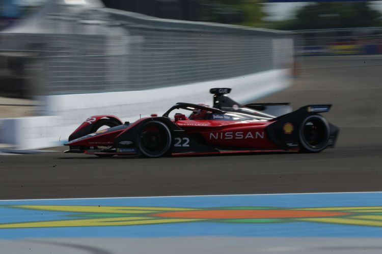 Pebalap Formula E Nissan E. Dams, Maximilian Gunther mengikuti sesi latihan bebas 2 di Jakarta International E-Prix Circuit (JIEC), Ancol, Jakarta, Sabtu (4/6/2022). Sebanyak 22 pebalap dari 11 tim akan mengikuti balapan Formula E.