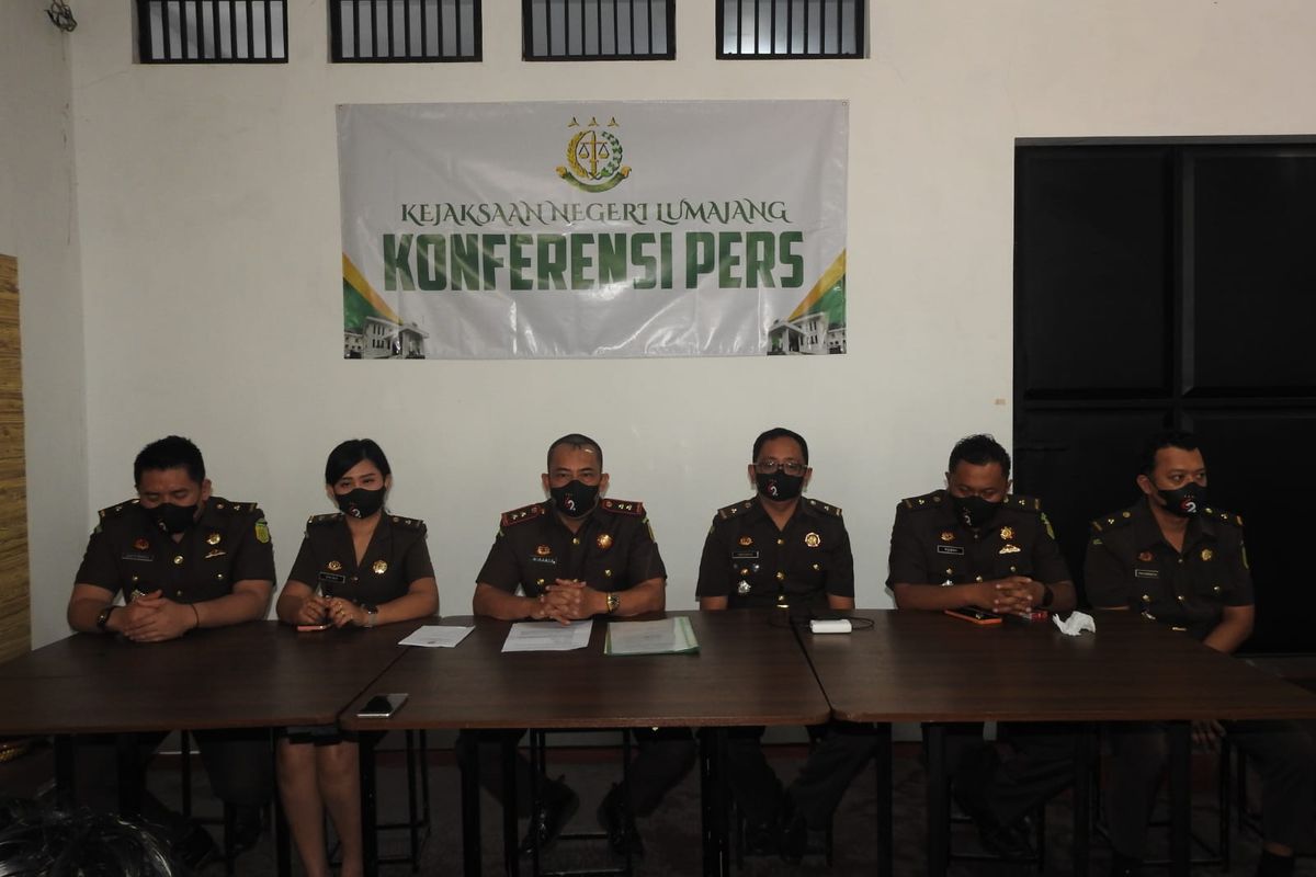 Kejaksaan Negeri Lumajang saat menyampaikan adanya dugaan korupsi pembibitan mas kirana di Lumajang, foto diambil Kamis (21/7/2022)