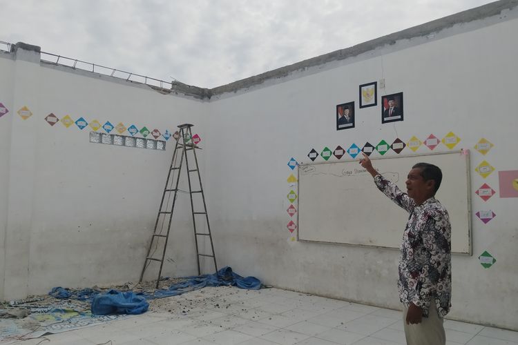 Puting Beliung Terbangkan Atap 2 Kelas SD Muhammadiyah di Medan, 350 Siswa Belajar Daring