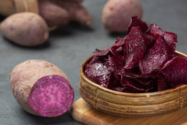 ilustrasi ubi ungu, bahan pembuat pewarna ungu alami.