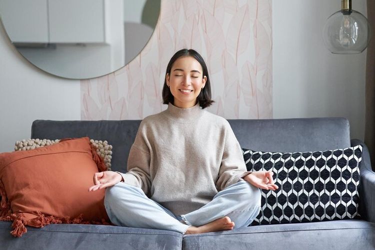 Teknik meditasi pagi ini bisa bantu redakan stres dan menenangkan pikiran. Cobalah praktikkan setiap hari agar tubuh dan mental lebih seimbang.