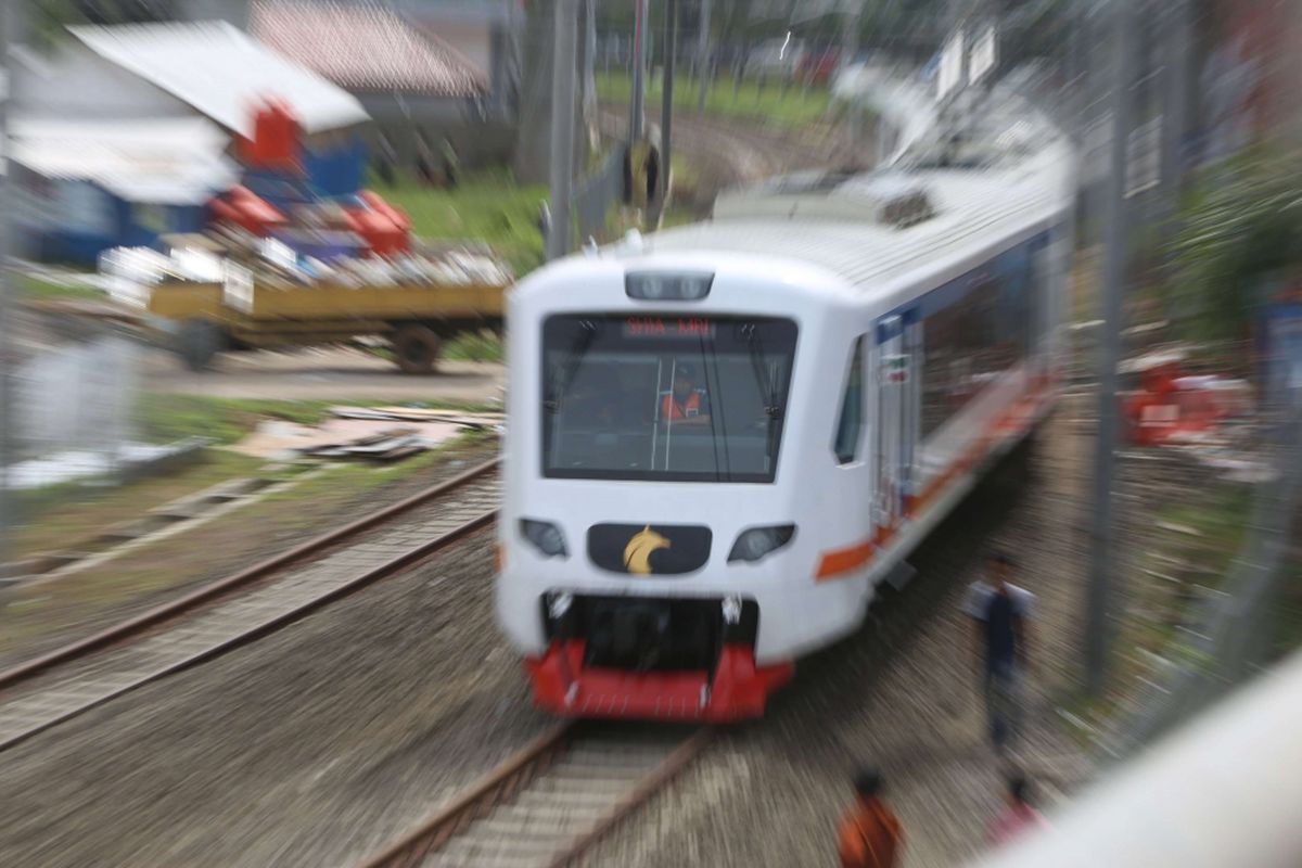 Kereta Bandara saat melakukan uji coba di Stasiun Bandara Soekarno-Hatta akan menuju stasiun Sudirman, Selasa (28/11/2017). 