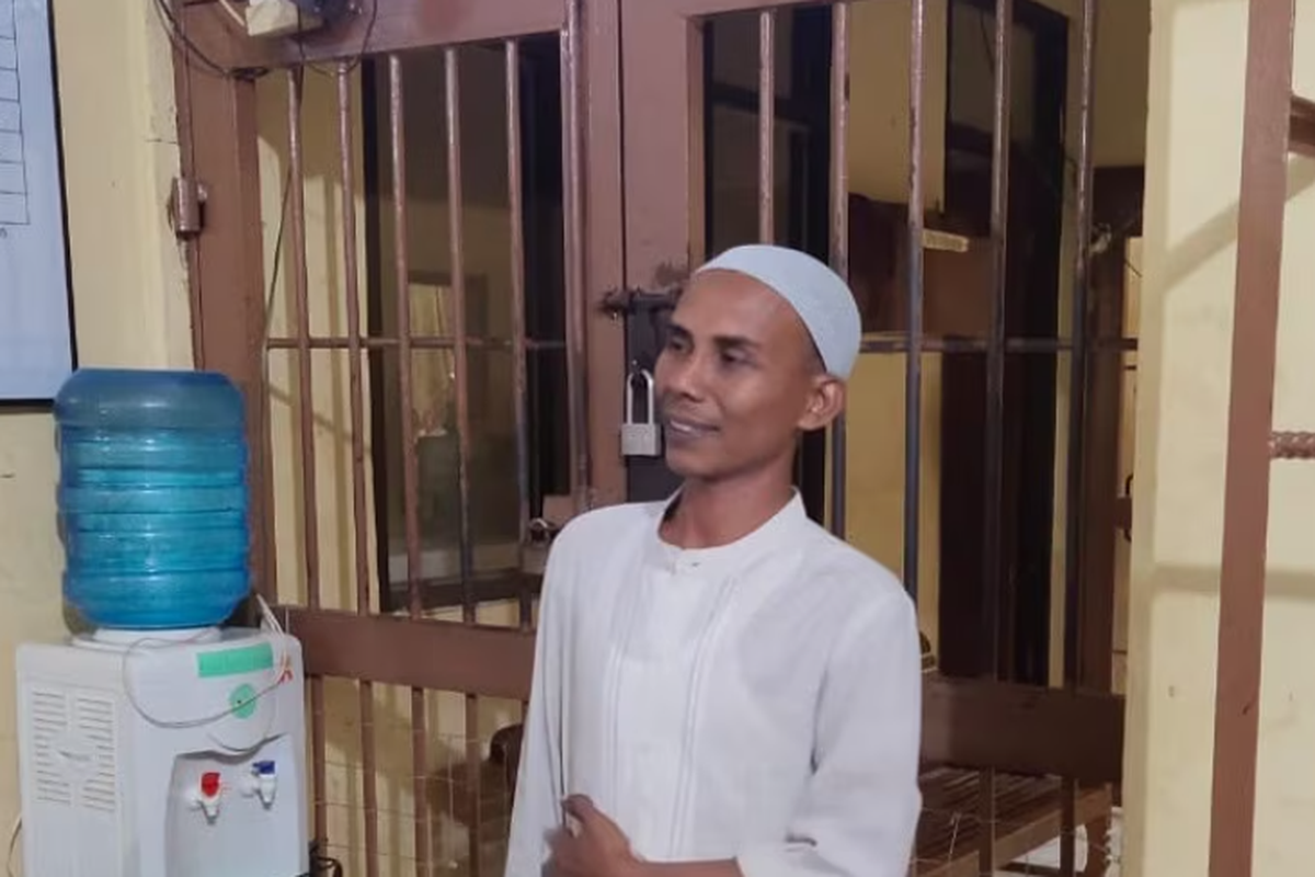 Kepala Desa Meunasah Rayeuk Tengku Munirwan ditahan di Polda Aceh sejak Selasa (23/7/2019) namun terselamatkan setelah muncul desakan dari masyarakat luas. 