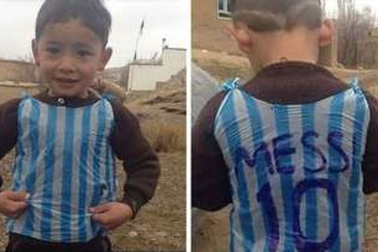 Bocah asal Afghanistan memakai jersey Messi dari kantong plastik membuat heboh netizen.