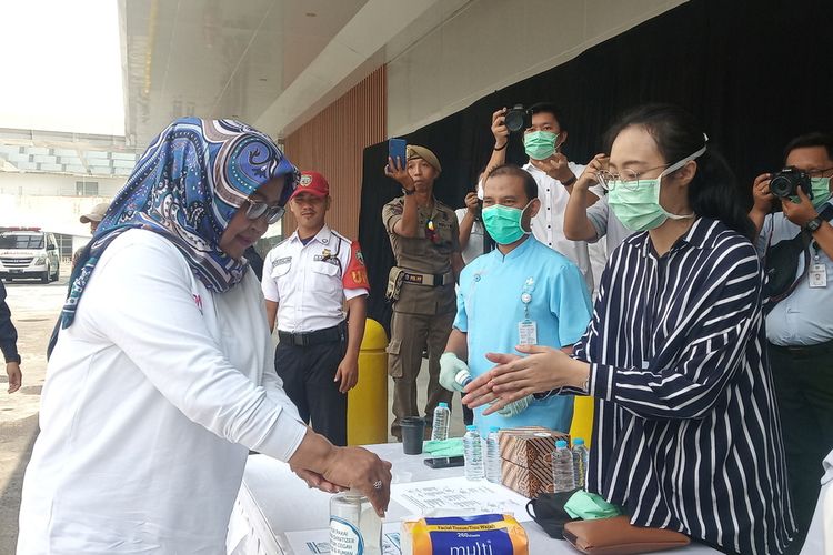 Bupati Bogor Ade Yasin saat menghadiri acara penanaman pohon jenis Tabebuya di halaman AEON Mall Sentul City, Kecamatan Babakan Madang, Kabupaten Bogor, Jawa Barat, Selasa (17/3/2020).