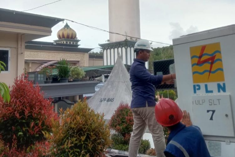 Pengadaan genset bergerak di masjid Sungailiat, Bangka, Kepulauan Bangka Belitung, Selasa (21/3/2023).