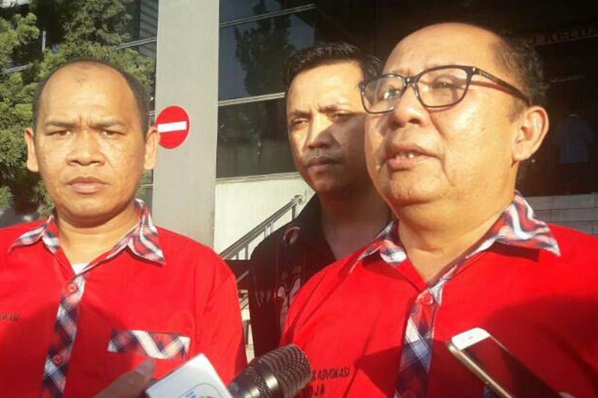 Tim advokasi Ahok-Djarot melaporkan Anies Baswedan ke Polda Metro Jaya terkait pencemaran nama baik dan fitnah, Rabu (5/4/2017).