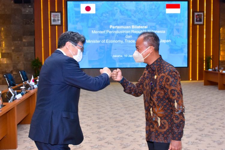 Menteri Ekonomi, Perdagangan, dan Industri (METI) Jepang, K?ichi Hagiuda bertemu dengan Menteri Perindustrian Agus Gumiwang Kartasasmita di Kantor Kementerian Perindustrian, Jakarta, Senin (10/1/2022).