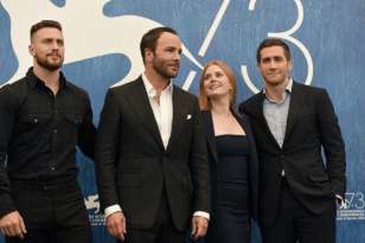 (Dari kiri) Aaron Taylor-Johnson, Tom Ford, Amy Adams, dan Jake Gyllenhall, menghadiri Festival Film Venice di Venice, Italia, Jumat (2/9/2016).