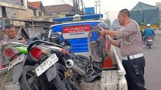 Dump Truck Seruduk Area Parkir Pasar di Pasuruan, 2 Orang Terluka dan 9 Motor Rusak