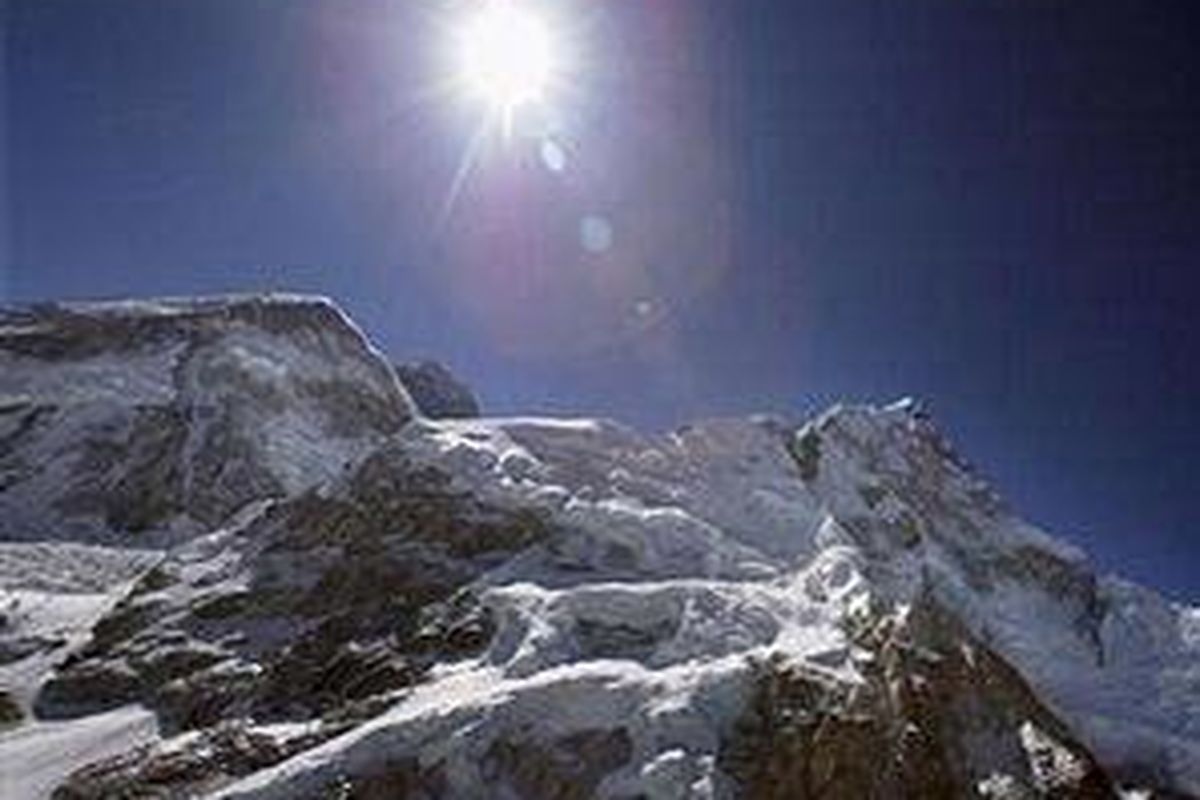 Puncak Everest di Nepal.