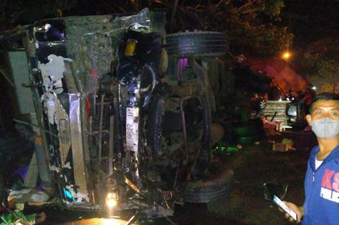 Truk Tronton Tabrak 5 Kendaraan di Salatiga, Satu Anggota Polisi Tewas dan Sopir Kabur