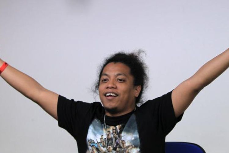 Pemain film Comic 8: Casino Kings, Arie Kriting, berkunjung ke kantor Redaksi Kompas.com, Jalan Palmerah Selatan, Jakarta Pusat, Senin (22/6/2015). Film komedi yang diperankan oleh sejumlah stand up comedian atau komika tersebut akan diputar di gedung-gedung bioskop Tanah Air mulai 15 Juli 2015.