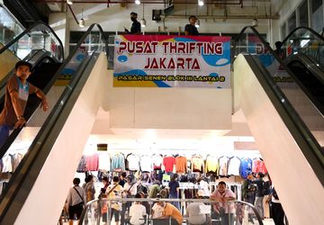 MenKopUKM: Pedagang Boleh Jualan Pakaian Bekas Impor hingga Stok Habis