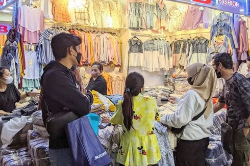 Warga Padati Pasar Tanah Abang Jelang Ramadhan, Pengunjung: Pusing, Ramai Banget