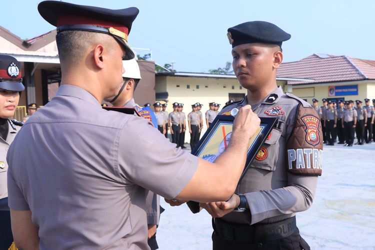 Jadi Bandar Sabu ke Nelayan, Anggota Polisi di Majene Dipecat