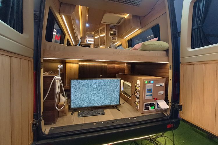 Mercedes Benz Sprinter campervan buatan Karoseri Delima Mandiri