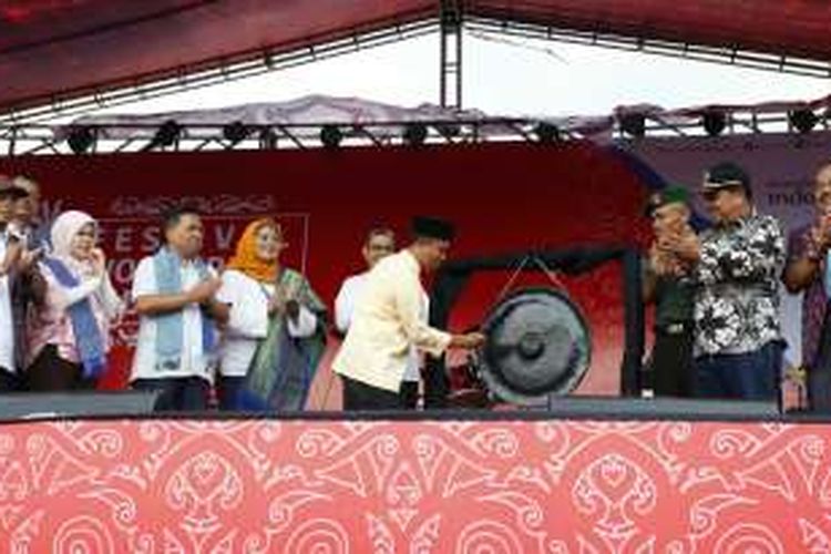 Rangkaian kegiatan Festival Wonderful Indonesia (FWI) di Aruk, Kecamatan Sajingan Besar, Kabupaten Sambas, Kalimantan Barat, 5-6 November 2016.