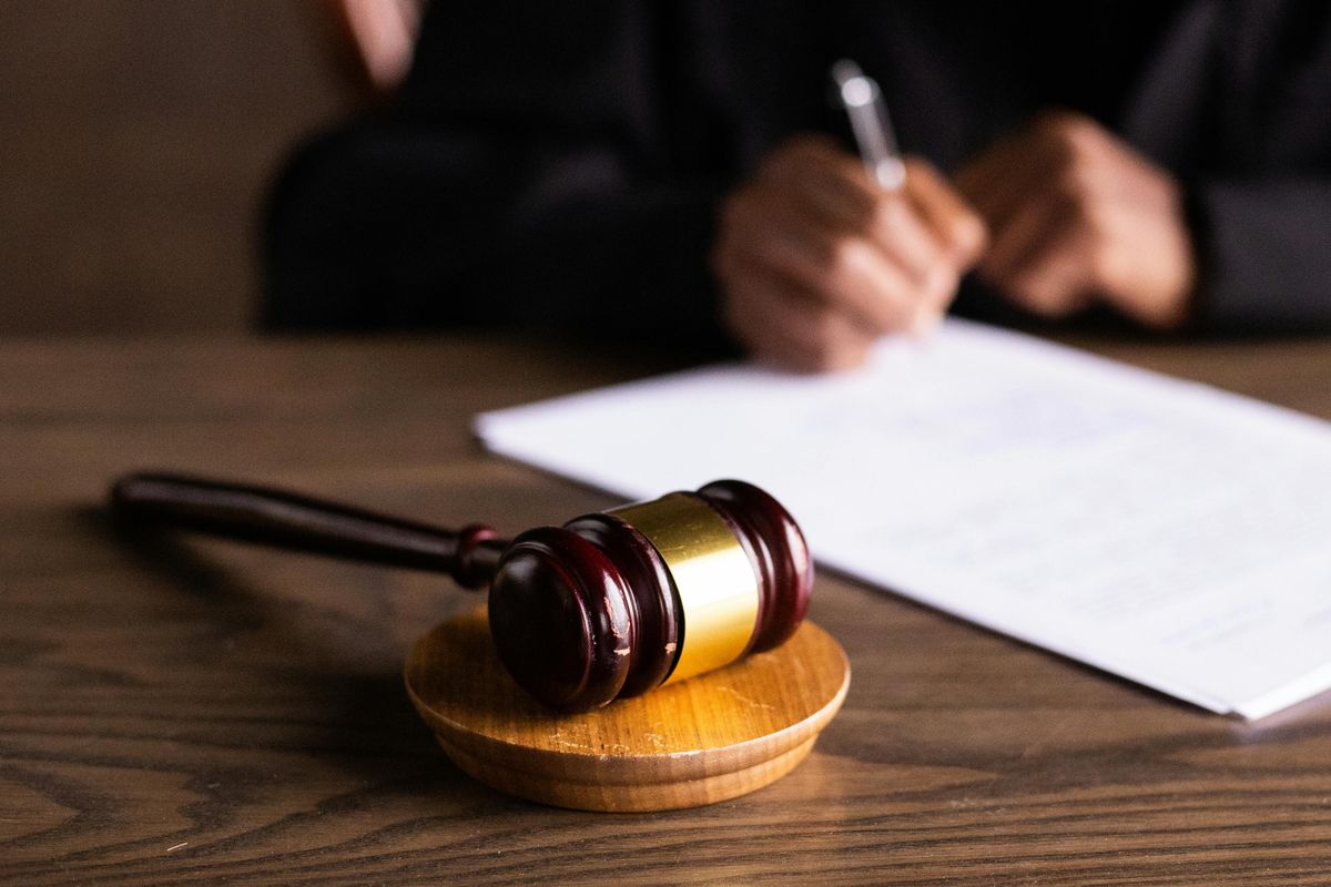 Ilustrasi Judicial Review