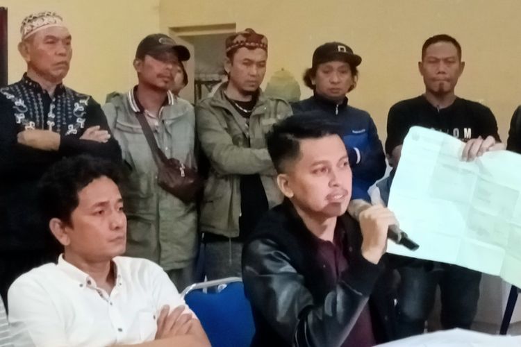 Anggota Tim Hukum TGA, Anjarnawan Yusky pada Jumat (14/10/2022) malam di Posko Tim Gabungan Aremania (TGA), Gedung KNPI, Kota Malang.