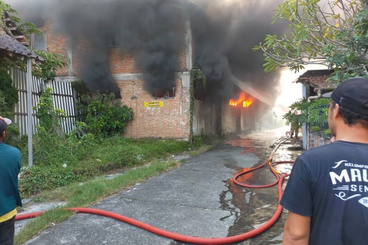 Pegawai Dengar Suara Percikan, Gudang Tas Terbakar di Bantul Kerugian Rp 4 Miliar