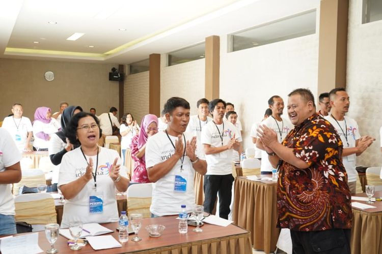 Kementerian Pariwisata memberikan Pelatihan Sumber Daya Manusia (SDM) Kepariwisataan untuk 40 pemandu wisata Kendal, Jawa Tengah. Pelatihan diselenggarakan selama 2 hari pada 26-27 September 2019, di Tirto Arum Baru, Kendal, Jawa Tengah, Kamis (26/9/2019).