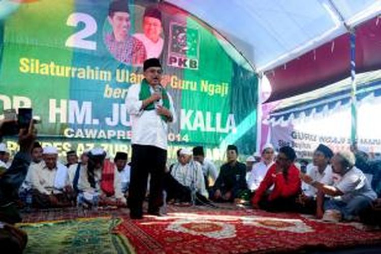 Jusuf Kalla saat bertemu dengan ribuang guru ngaji di Pamekasan, Rabu (18/6/2014).