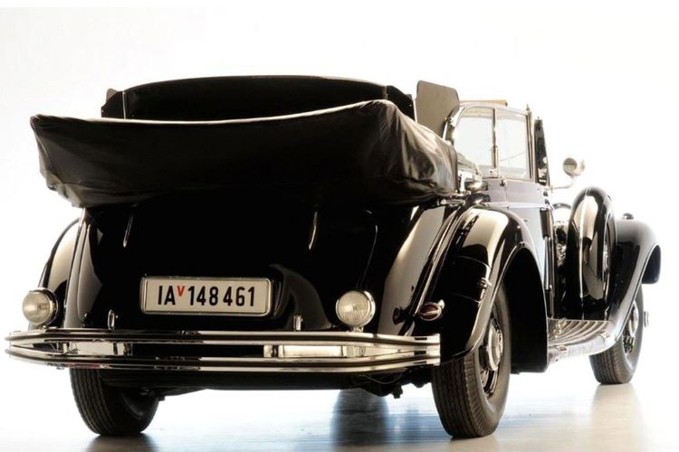 Mercedes-Benz 770 Grosser Offener Tourenwagen yang digunakan HItler didepan publik pertama pada 1939.