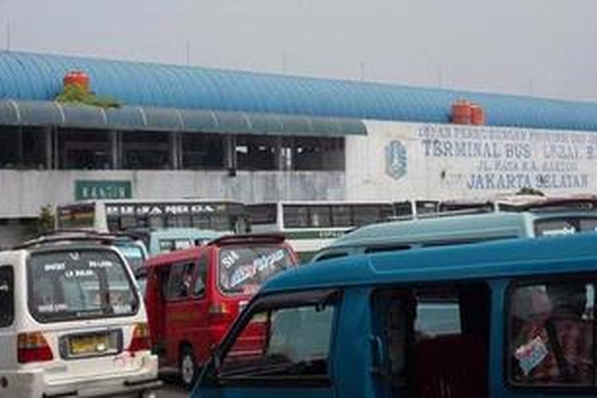 Terminal Lebak Bulus di Jalan RA Kartini, Jakarta Selatan.