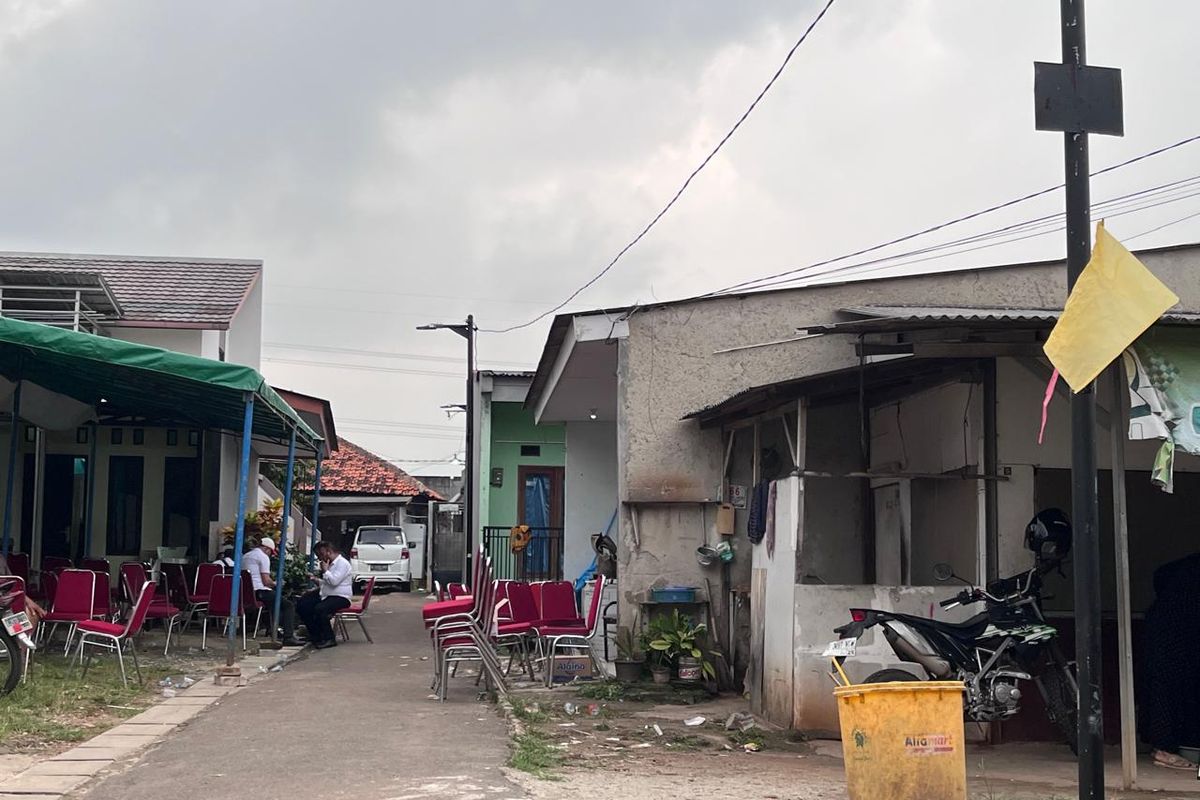 LANSIA MENINGGAL - Kondisi rumah duka korban yang berada di Jalan Beringin I r.01/07 RT 001 RW 007, Kelurahan Pamulang Barat, Kecamatan Pamulang, Kota Tangerang Selatan. Seorang warga diduga meninggal kelelahan usai antre gas elpiji 3 kg