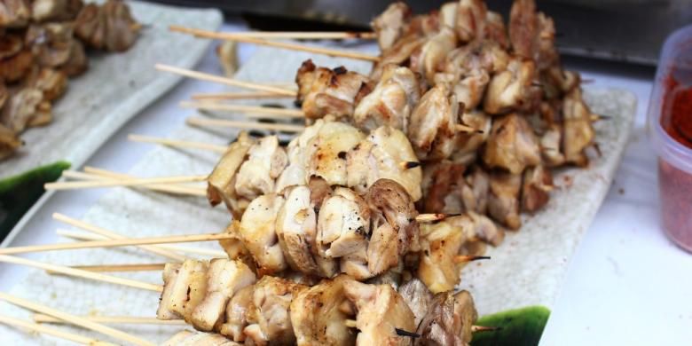 Sate khas Jepang, Yakitori yang dijual di kawasan Blok M Square dan dapat ditemukan di festival kebudayaan Jepang Ennichisai 2016.