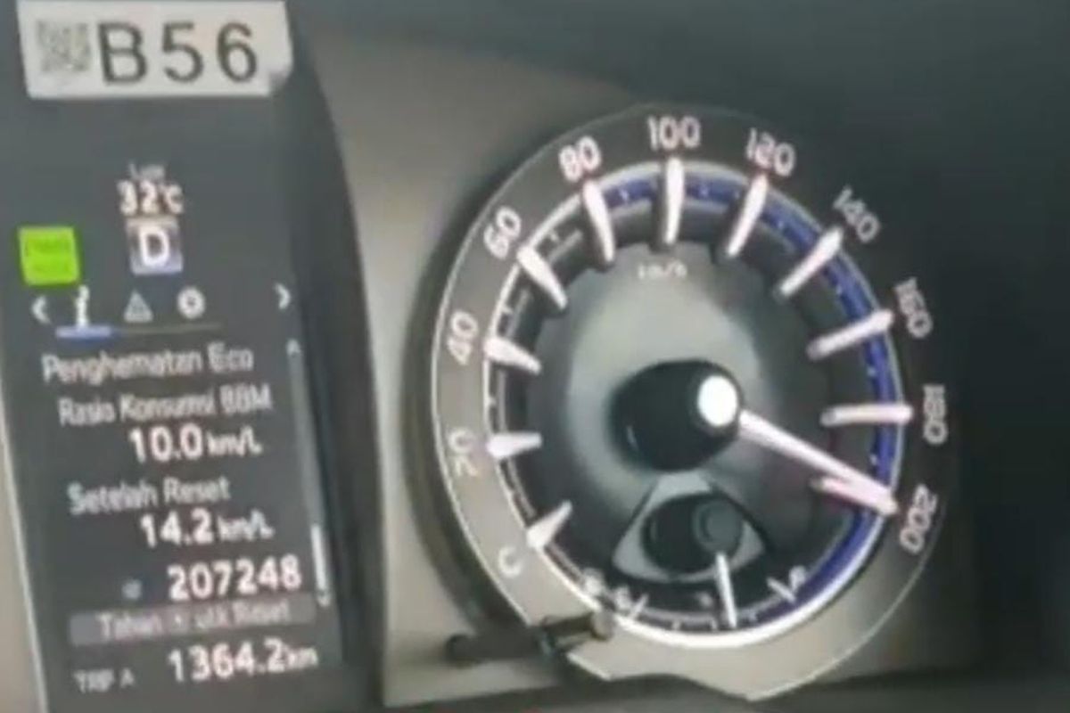 Speedometer Toyota Innova Reborn diesel menunjukkan angka maksimal