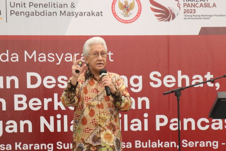 Direktur Eksekutif PSP UP, Dr. Darmasjah Djumala saat menjadi pembicara dalam acara Pengabdian kepada Masyarakat Fakultas Hukum Universitas Pancasila di Anyer, Banten, Sabtu (24/6/2023).