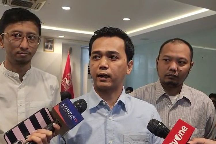 Juru Bicara Partai Solidaritas Indonesia (PSI) Beny Papa saat diwawancarai di Kantor DPP PSI, Selasa (17/6/2025).
