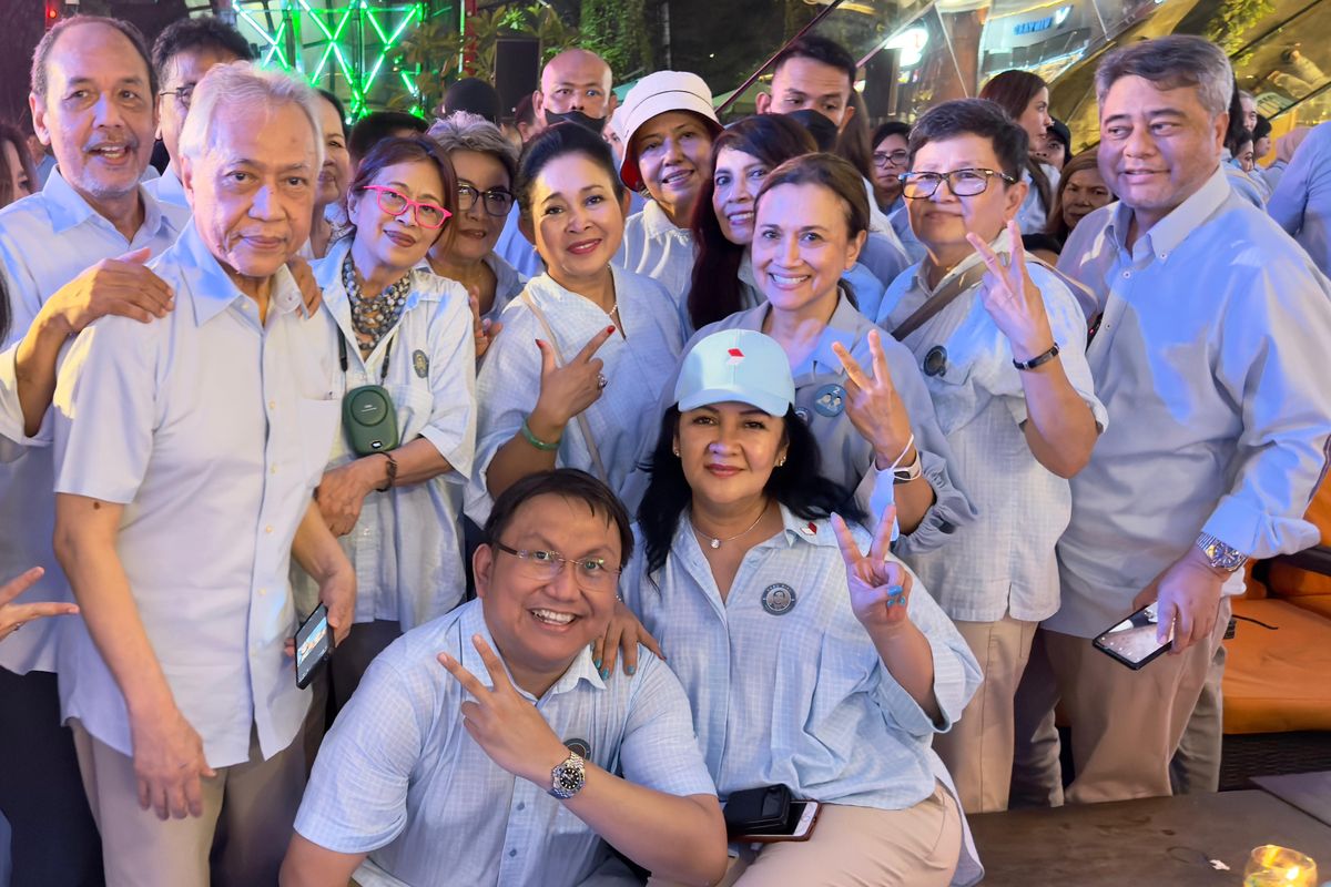 Acara Reuni Akbar Rabu Biru untuk Indonesia di Hall Avenue of the Stars Kemang Village, Jakarta, Rabu (31/1/2024).
