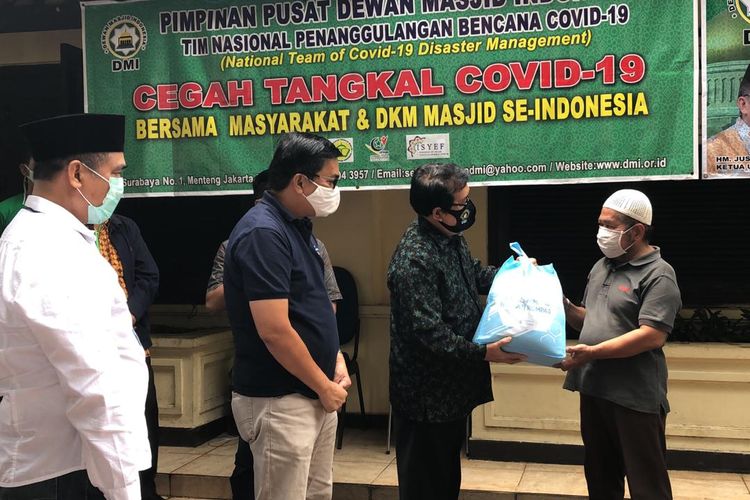 Pada momen Ramadan ini DKK berkolaborasi dengan Dewan Masjid Indonesia untuk mendistribusikan bantuan bagi imam dan marbot masjid.