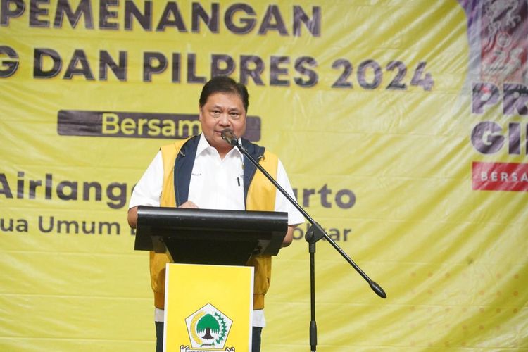Ketua Umum (Ketum) Partai Golkar Airlangga Hartarto dalam acara konsolidasi di Cirebon, Jawa Barat, Rabu (24/1/2024).