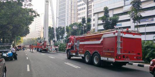 Kebakaran terjadi di Gedung Kementerian Perhubungan, Gambir, Jakarta Pusat,  Minggu (8/7/2018).