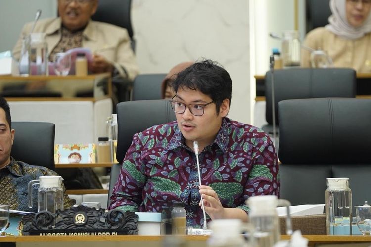  Anggota Komisi IX DPR RI dari Fraksi Golkar Ravindra Airlangga.