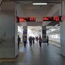 Hari Keempat Perubahan Rute KRL, Stasiun Manggarai Ramai tapi Penumpukan Penumpang Berkurang