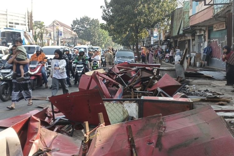 Penertiban PKL Cicadas Bandung, Pedagang Ditawari Kerja Penyapu Jalan, Keluhkan Tak Ada Pemberitahuan