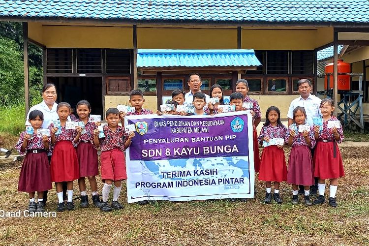 Kementerian Pendidikan, Kebudayaan, Riset, dan Teknologi (Kemendikbud Ristek)  telah menyalurkan bantuan Program Indonesia Pintar (PIP) kepada 17.953.268 siswa dari semua jenjang pendidikan. 
