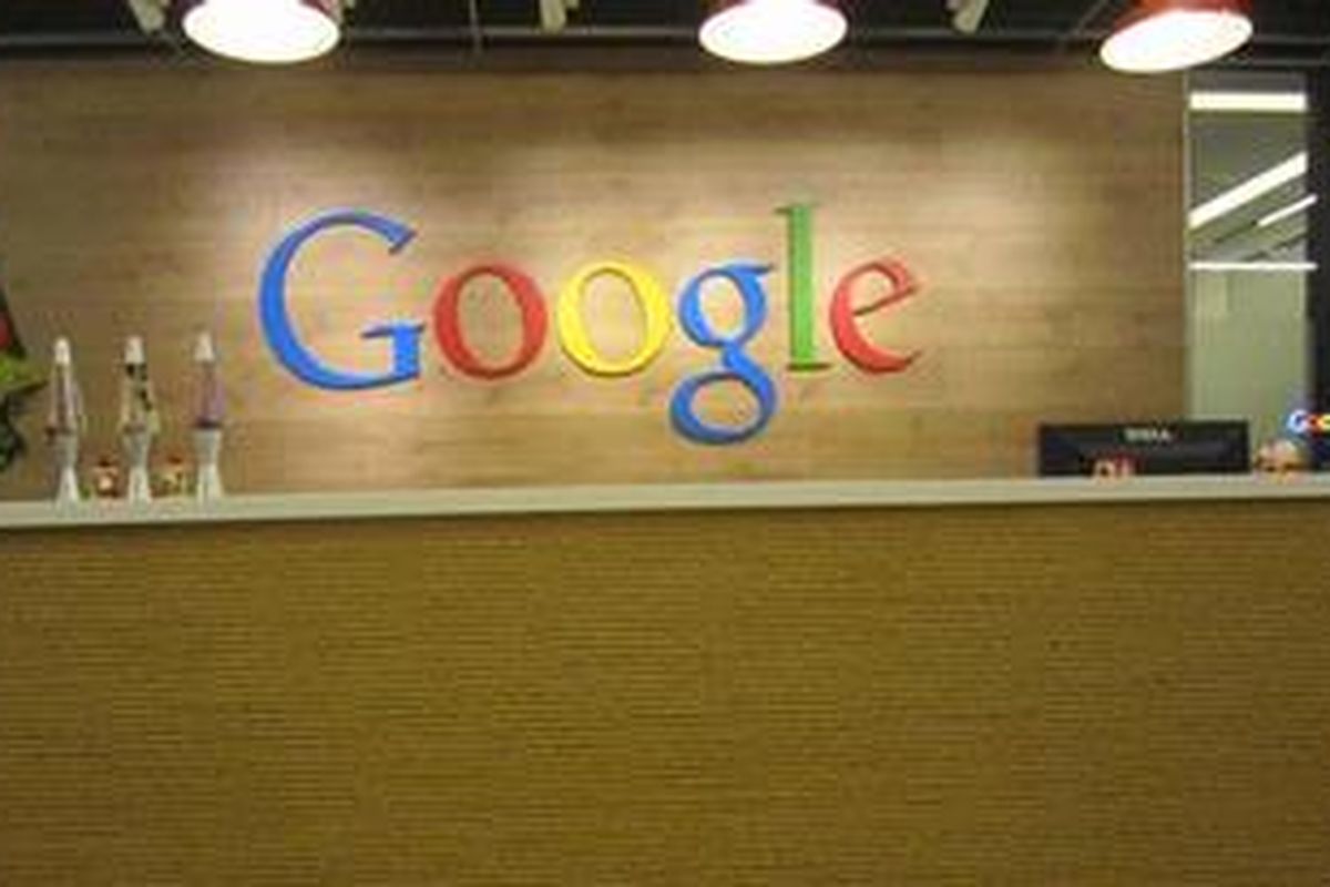 Meja resepsionis kantor Google Singapura.