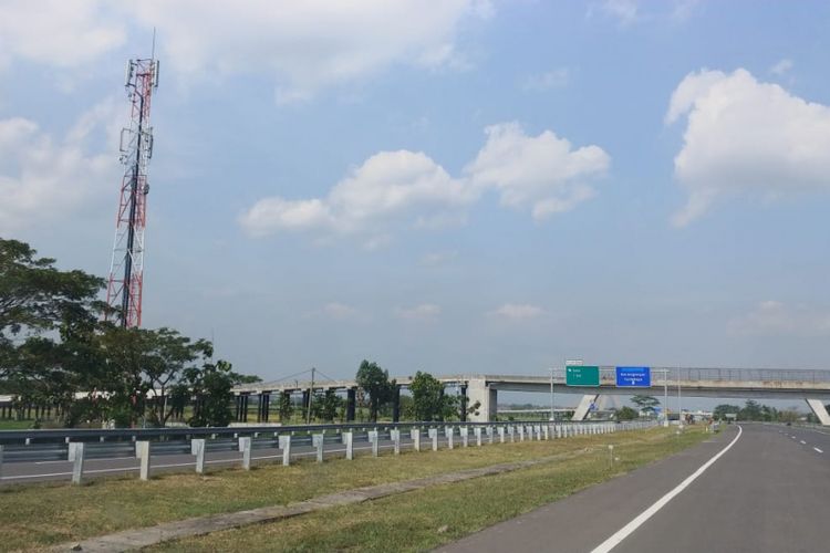 Menara BTS di ruas tol Solo-Ngawi.