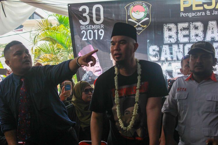 Ahmad Dhani saat mengadakan konferensi pers di kediamannya Pondok Indah, Kebayoran Lama, Jakarta, Senin(30/12/2019).