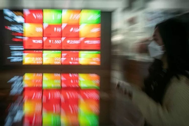 Pemilik PT CBRE atau PT Cakra Buana Resources Energi Tbk (CBRE) adalah Suganto Gunawan.