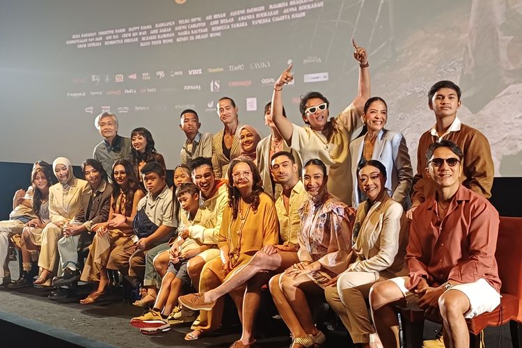 Jadwal Tayang, Sinopsis, dan Daftar Pemain Film Semua Akan Baik-Baik Saja